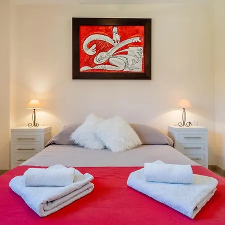 Stunning With Roof Terrace & Great Views *