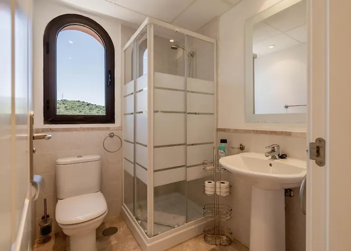 Stylish Duplex In Estepona, Spain - Sea Views, Pool & Coastal Living Apartman