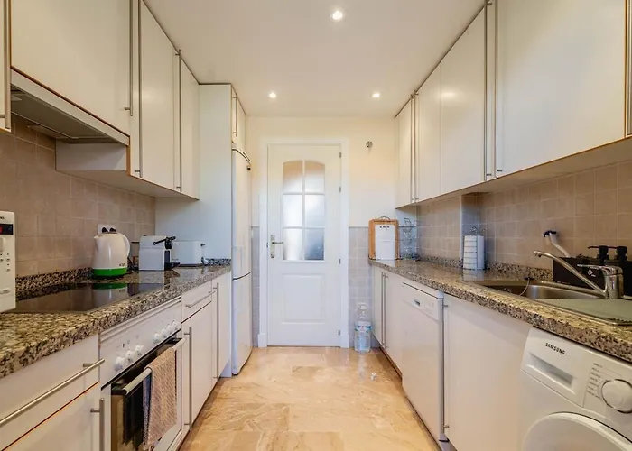 Apartman Stylish Duplex In Estepona, Spain - Sea Views, Pool & Coastal Living