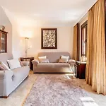 아파트 Stylish Duplex In Estepona, Spain - Sea Views, Pool & Coastal Living