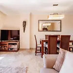 Apartmán Stylish Duplex In Estepona, Spain - Sea Views, Pool & Coastal Living *