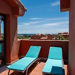 Apartmán Stylish Duplex In Estepona, Spain - Sea Views, Pool & Coastal Living *